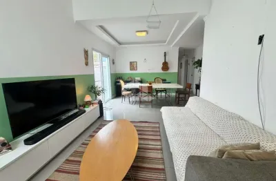 Casa com 3 quartos sendo 1 suíte e 4 vagas de garagem no bairro santa mônica em florianópolis