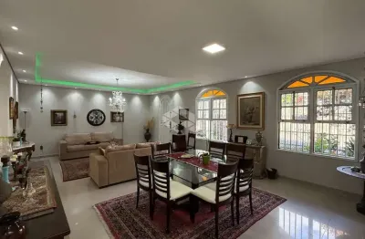 Casa com 5 quartos sendo 2 suítes e 3 vagas de garagem no bom abrigo florianópolis