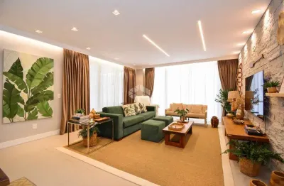 Apartamento de alto padrão com 3 suítes e 3 vagas no coração do centro de florianópolis