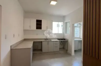 Apartamento reformado 2 quartos com suíte e 1 vaga no coração do centro de florianópolis