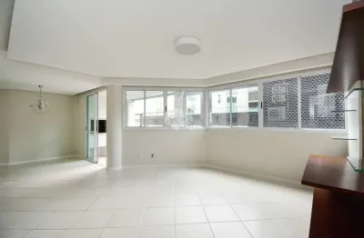 Apartamento  com 3 suítes e vista para o mar no centro de florianópolis