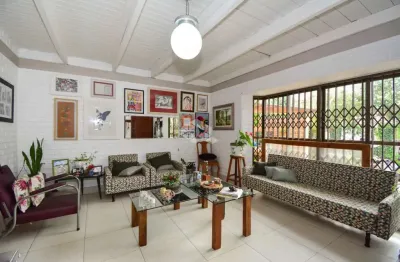 Casa de 2 pavimentos com 4 quartos 2 suítes e churrasqueira no parque são jorge