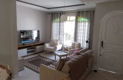 Casa com 3 quartos sendo 1 suíte e 2 vagas de garagem em capoeiras florianópolis