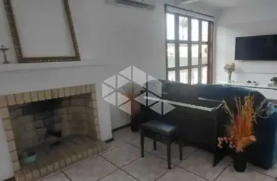 Casa 3 quartos sendo 1 suíte 1 vaga de garagem com piscina na trindade florianópolis