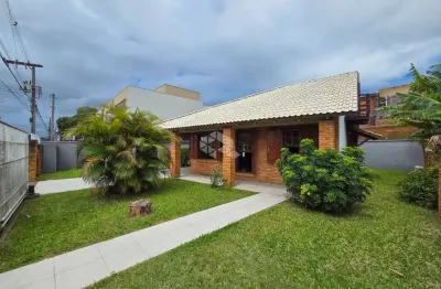 Casa com 3 quartos 3 vagas quintal e churrasqueira no campeche florianópolis