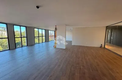 Sala comercial composta por 03 salas unificadas, totalizando 141,93m²