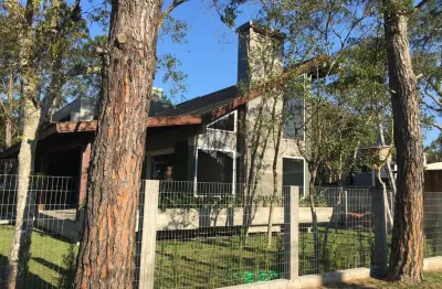 Casa de alto padrão no condomínio maranata ii em garopaba.