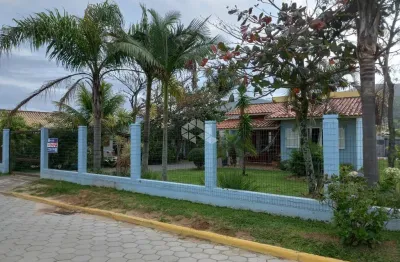 Vende casa em garopaba, no bairro ambrósio, próxima ao loteamento quinta dos açores,.
