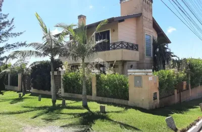 Casa em garopaba, localizada no bairro ferraz, com bela vista para praia e cidade!