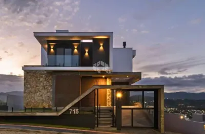 Casa de alto padrão com vista para o mar, na melhor localização do jardim panorâmico em garopaba