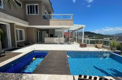 Casa com 5 suítes, 4 vagas  e 300 m² no jardim panorâmico em garopaba sc