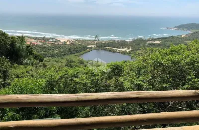 Casa à venda na praia do rosa com 300m2 de frente para o mar