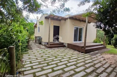 Casa com 02 quartos, 01 vagas e 104m² no canto sul da praia da ferrugem