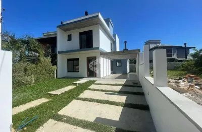 Casa sobrado com 3 quartos, 2 vagas, 139,60 m² na praia da barra, garopaba sc