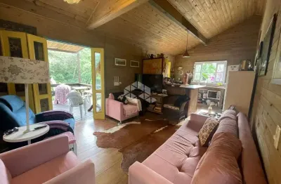 Casa com 2 quartos, 5 vagas, 115,35 m² privativos em 2.727,83 m² de área total, na encantada, garopaba sc