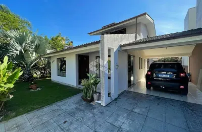 Casa com 3 dormitórios, vaga coberta em terreno com 360 m² no jardim panorâmico em garopaba sc
