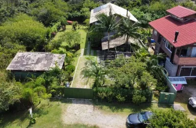 Casa em imbituba, 200 metros quadrados, localizada no centro da vila de ibiraquera