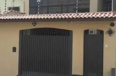 Sobrado impecável com 220m² no horto florestal; ideal para a família!!