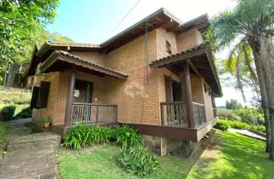 Casa 4 dormitórios, 280m² privativos, no vale dos pinheiros em gramado