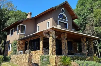 Casa 04 dormitórios, 292m² privativos, no saint moritz, em gramado