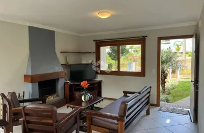 Casa com 4 dormitórios, semimobiliada, 156,00m², em canela.
