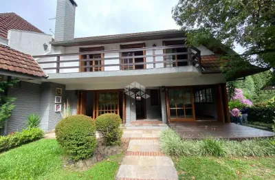 Casa 3 dormitórios, 198m² privativos, no bairro bavária, um dos mais valorizados de gramado