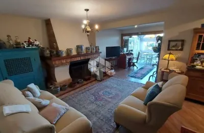 Apartamento 3 dormitórios, 243m² privativos, 2 vagas de garagem, no bairro bela vista, a poucos minutos da rua coberta