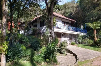 Casa 03 dormitórios, 275m² privativos, na vila suzana em canela