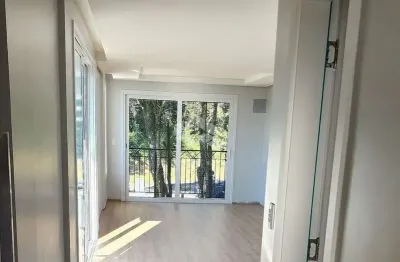 Apartamento 1 suíte, 57,42m² privativos, 1 vaga, em gramado, na av. central