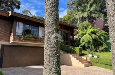 Casa com 3 quartos, 250m² privativos, em bairro nobre de canela