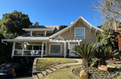 Casa 03 dormitórios, 342m² privativos, no saint moritz, em gramado
