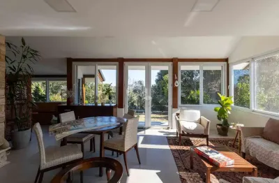 Casa 3 dormitórios, com 239,99m² privativos no Condomínio Quinta da Serra, Centro de Canela