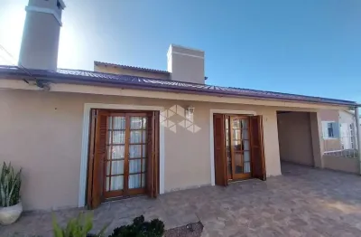 Casa com 4 dormitórios, sendo 2 suítes no bairro colina em guaíba.