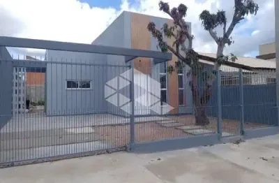 Casa à venda com 3 dormitórios e 2 vagas, com suíte no bairro santa rita
