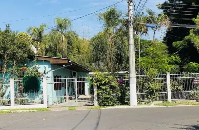 Casa à venda,  bairro alegria, guaíba.3 dormitórios, 3 banheiros, cozinha, salas, salas de jantar, 2 vagas cobertas, amplo jardim.
