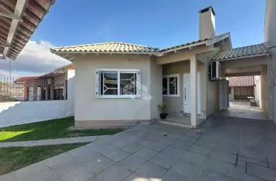 Casa à venda com 4 quartos, 2 vagas no centro de guaíba