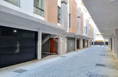 Casa em condomínio fechado com 3 quartos à venda na Rua Salvador Fiordelisio, 58, Vila Bertioga, São Paulo