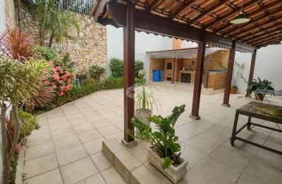 Sobrado na penha com 3 dormitórios e 3 vagas de garagem coberta