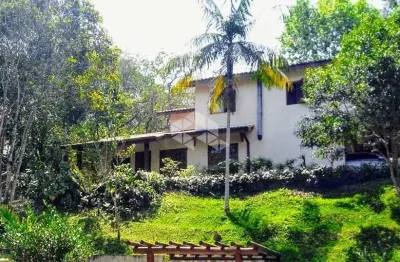Casa a venda na granja vianna em condomínio seguro com portaria 24h, 260 m2