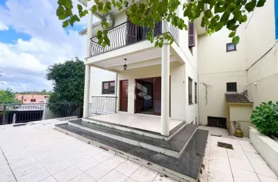 Belissimo sobrado 3 dormitorios com suite ,sotão e piscina. proximo ao hospital nossa senhora das graças.