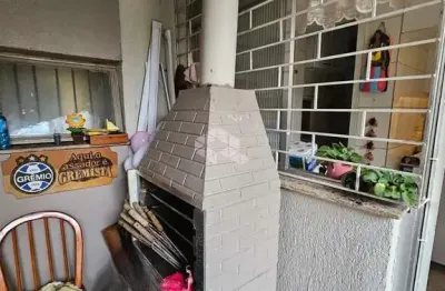 Apartamento térreo/garden de 2 dormitórios com garagem no menino deus próximo ao zaffari