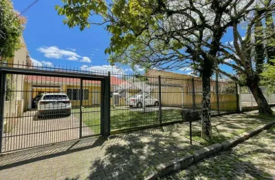 Casa térrea de 3 dormitórios, piscina e pátio em ipanema próximo da orla do guaíba