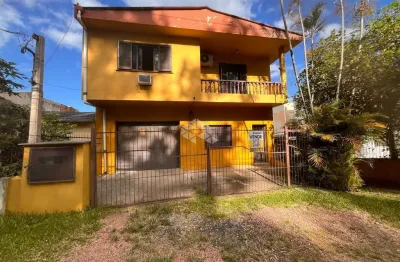 Casa sobrado / casa com pátio / 3 dormitórios / 4 vagas / jardim itu / porto alegre / rs