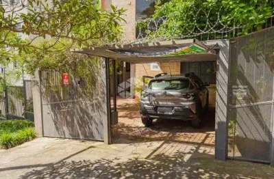 Casa de 5 dormitórios no bairro menino deus próxima a orla do guaíba