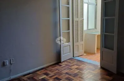 Apartamento  térreo de 2 quartos  com pátio na bairro cidade baixa próximo do  largo da epatur, orla do guaíba, redenção, ufrgs e santa casa