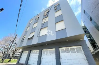Apartamento de 2 quartos com garagem e pátio no bairro praia de belas próximo a orla, forum e shopping praia de belas