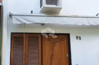 Casa sobrado 2 quartos no bairro alto petrópolis próximo a av. protasio alves
