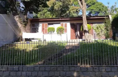 Casa de 3 quartos com pátio no bairro auxiliadora próximo as av. carlos gomes e anita garibaldi. i