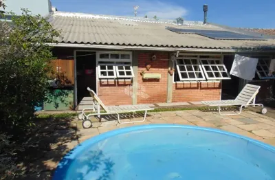 Casa com terreno de 359,55 com piscina em Ipanema próximo Orla do Guaíba