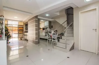 Casa à venda, 4 dormitórios sendo 1 suíte, piscina, 2 vagas, bairro cristal, zona sul.
